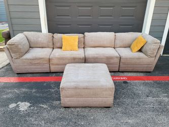 Comfortable 5 Piece Modular Sectional Couch
