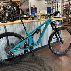 Yeti Sb-140 Carbon Full Suspension Mountain Bike