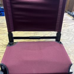 Folding stadium chair