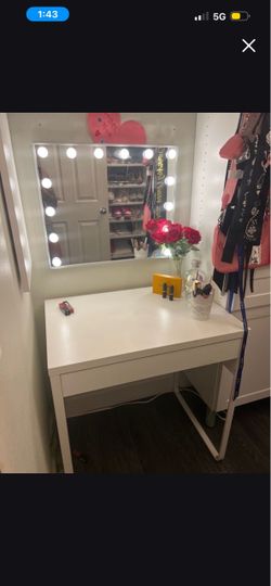 Vanity desk and mirror