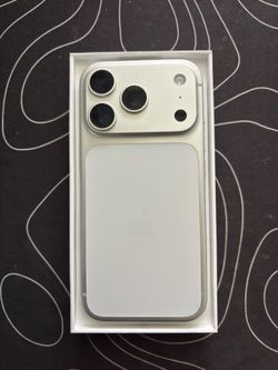 Apple iPhone 17 PRO 256GB Silver **UNLOCKED**