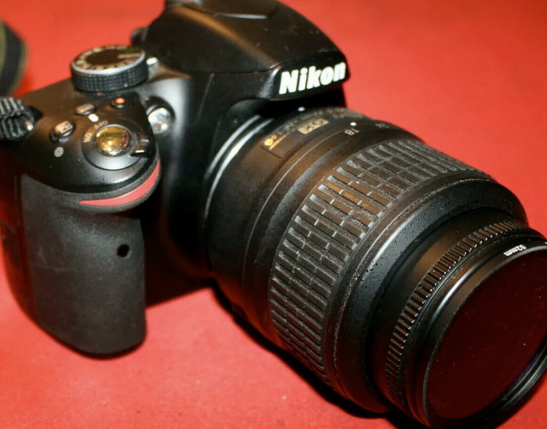 Nikon D3200 24.2MP Digital SLR Camera AF-S DX SWM ED 18-55mm 64GB excellent Condition. GRATIS TRIPIÉ Y CASE PARA LA CÁMARA 📸