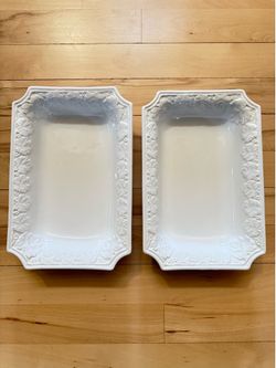 made in italy large serving bowl 14"x9.5x3" (it has chipped in 2 spots other then that in good shape)