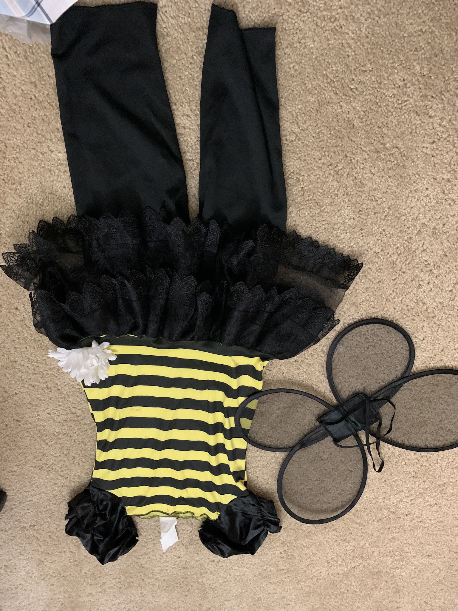 8$ Girls Bumble Bee Halloween Costume- Size 6 to 7