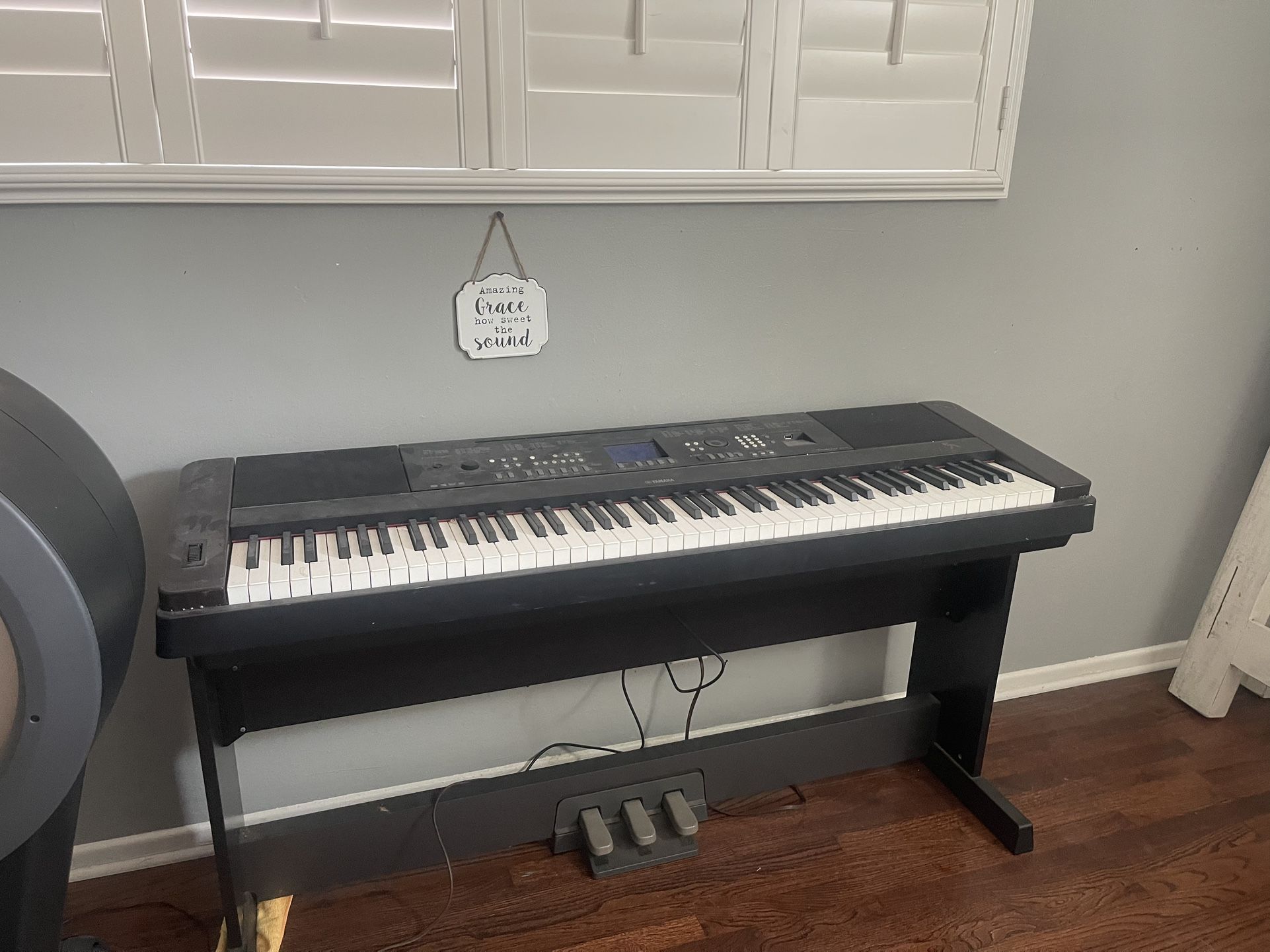 Piano Yamaha DGX-650 88-Key