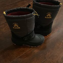 Kamik Kids Snow Boots Size 4 
