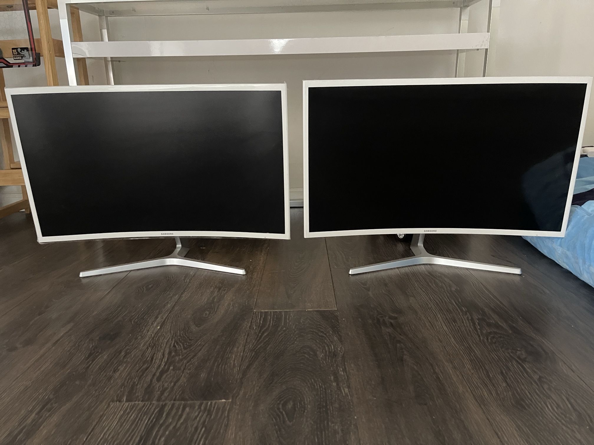 2- 32” Samsung Curved Gaming Monitors