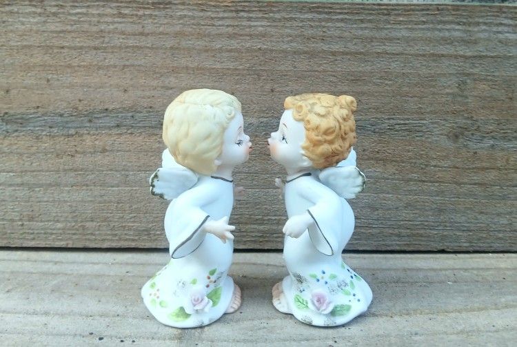 Vintage Small Kissing Angels Figurines 