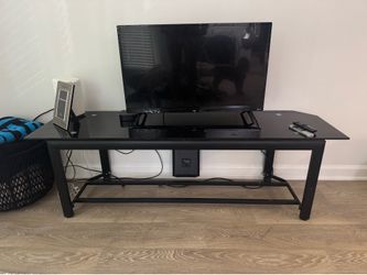 32 inch TCL Toku tv with stand