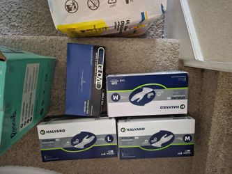 4 boxes of medical gloves