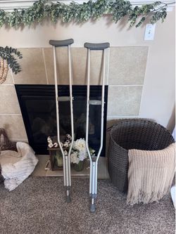 Adult size guardian crutches