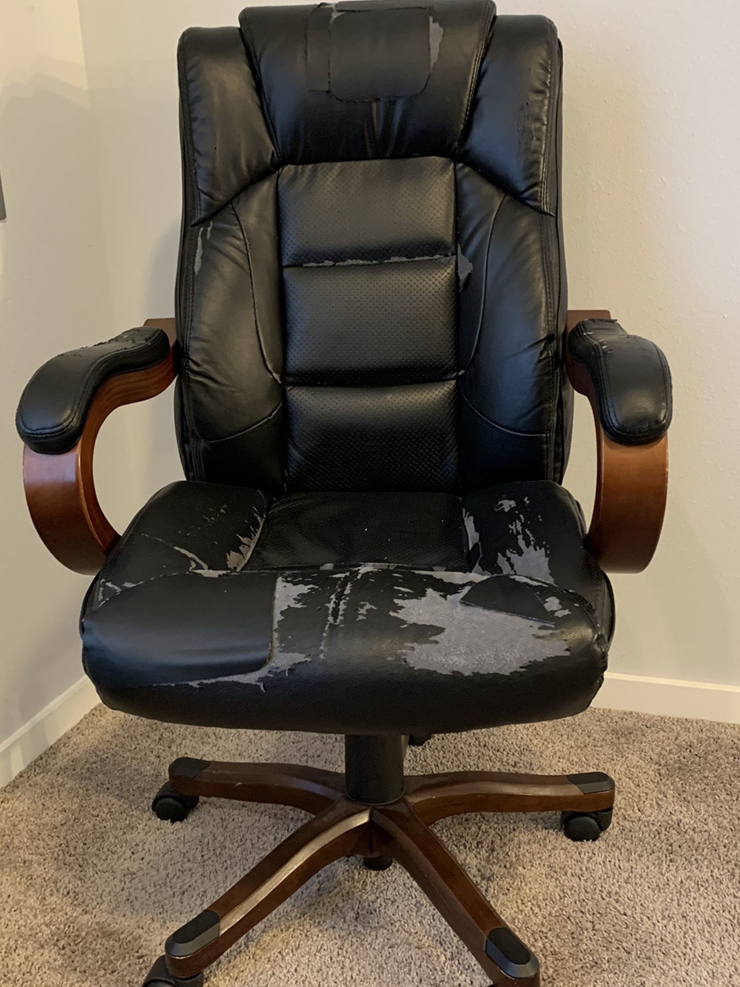 Executive Desk Chair - Damaged Leather