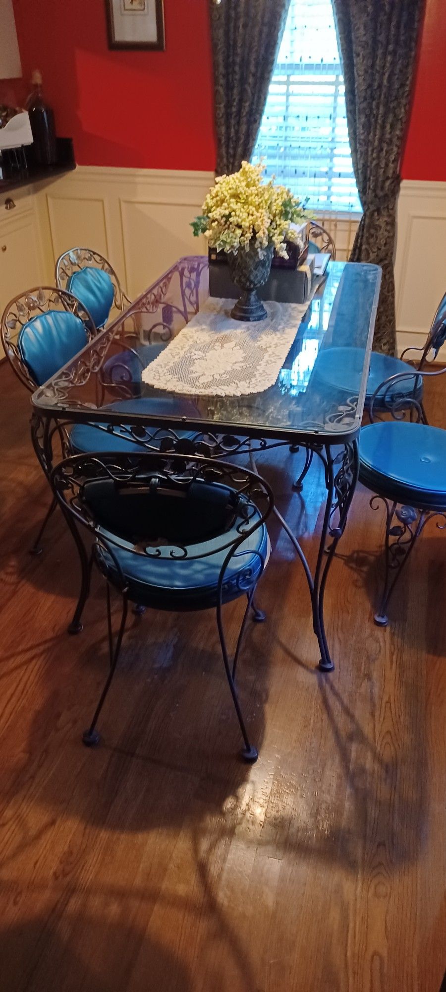 Charming Glass Top Table And Chairs..end Chairs Have Arm Rests..The Metal Table And Chairs Are Leaf And Rose Design..Comfortable Seat And Back Pads ..