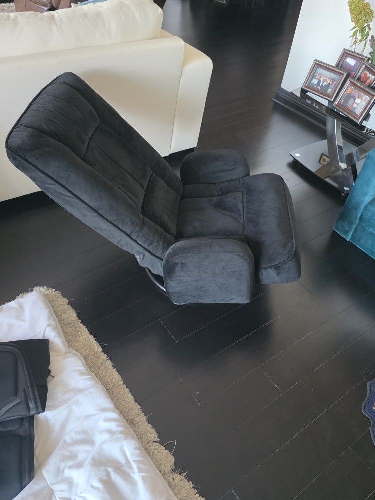 Black Video Game Floor Recliner Chair