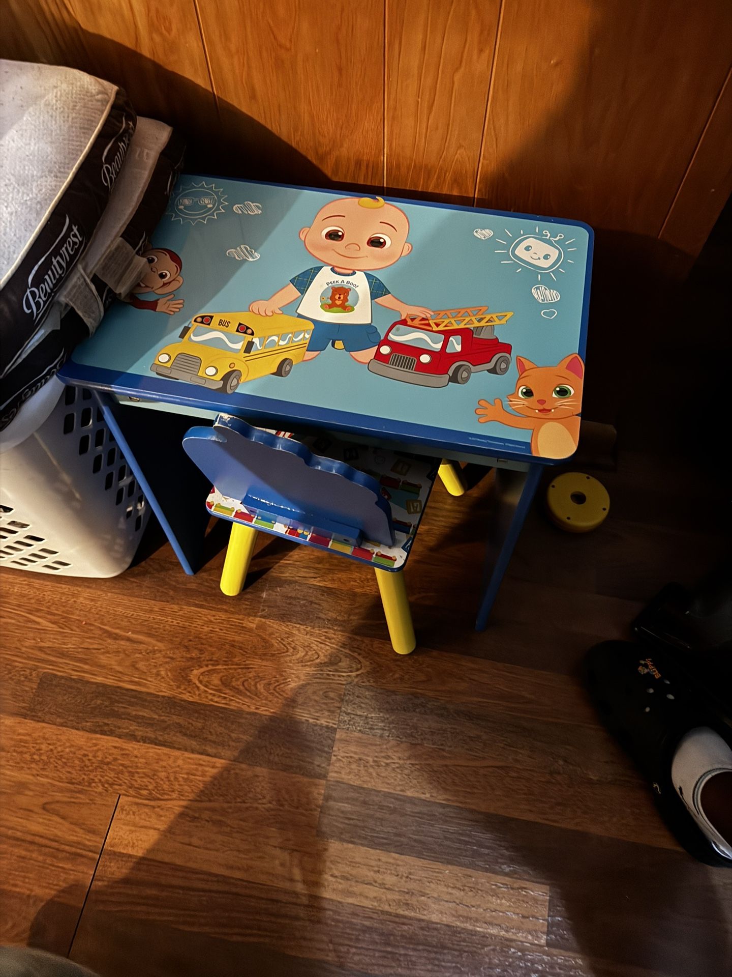 Desk & Chair / Kids