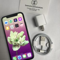 Factory unlocked iPhone x 64 gb, excellent conditions store warranty 