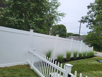 Vinyl  Fence  Installation 