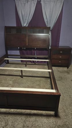 4 peaces bedroom  queen set