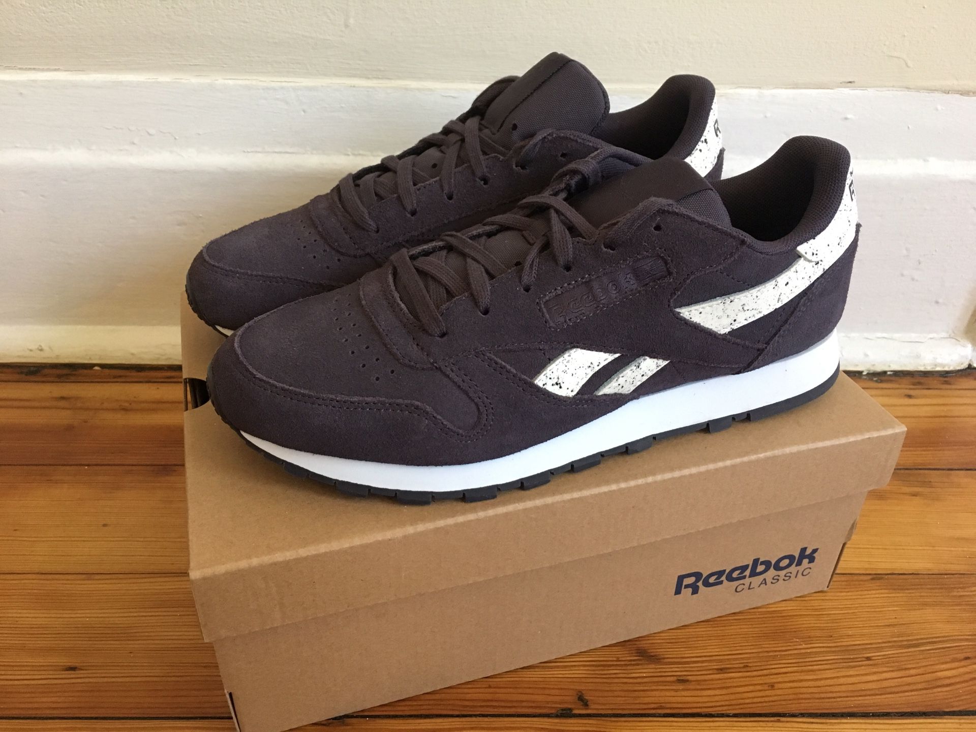 Reebok Classic suede leather sneakers NEW