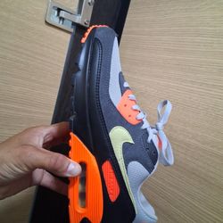 SHOES NIKE 9.5 