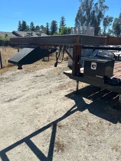 21’  5th wheel flat bed trailer