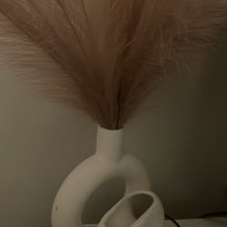 LIKE NEW: Decorative Vase Set With Leaves