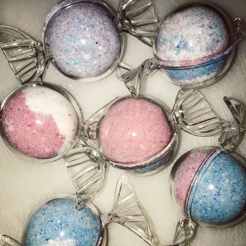 Fizzy bath bombs