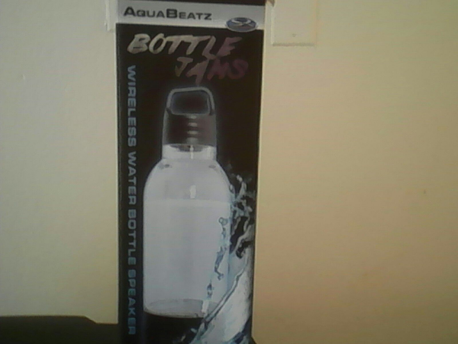 Aqua Beatz Bluetooth wireless speaker w/connecting water bottle. USB charger and SD card slot