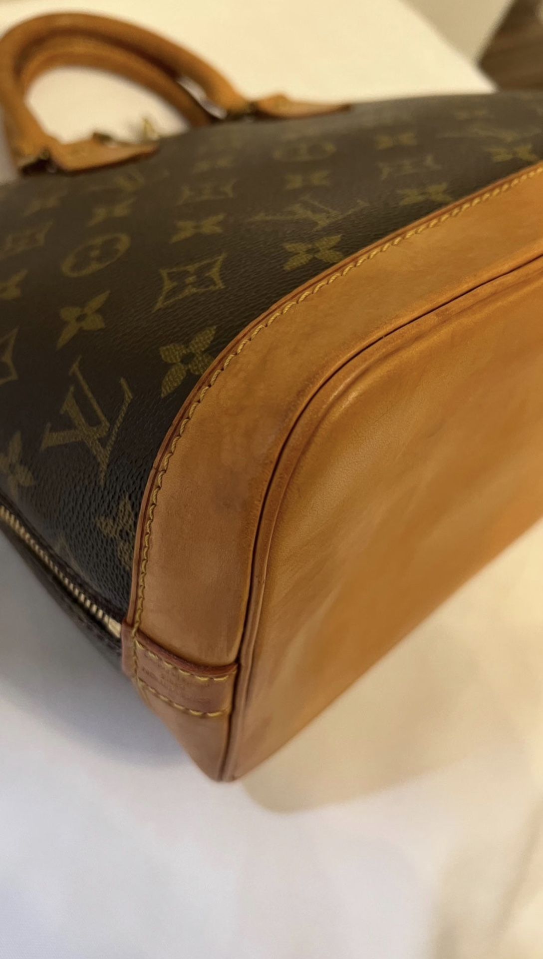 LOUIS VUITTON AUTHENTIC CODE AR1211 for Sale in Indian Shores, FL - OfferUp