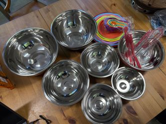 7-Piece Stainless Steel Mixing Bowl Set with Lids & Baking Tools