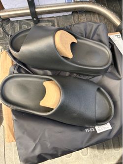 Yeezy slides size 11
