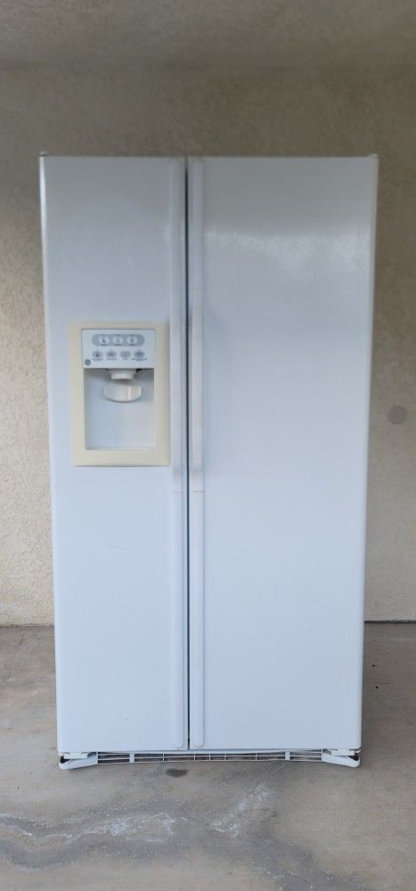 GE Refrigerator 