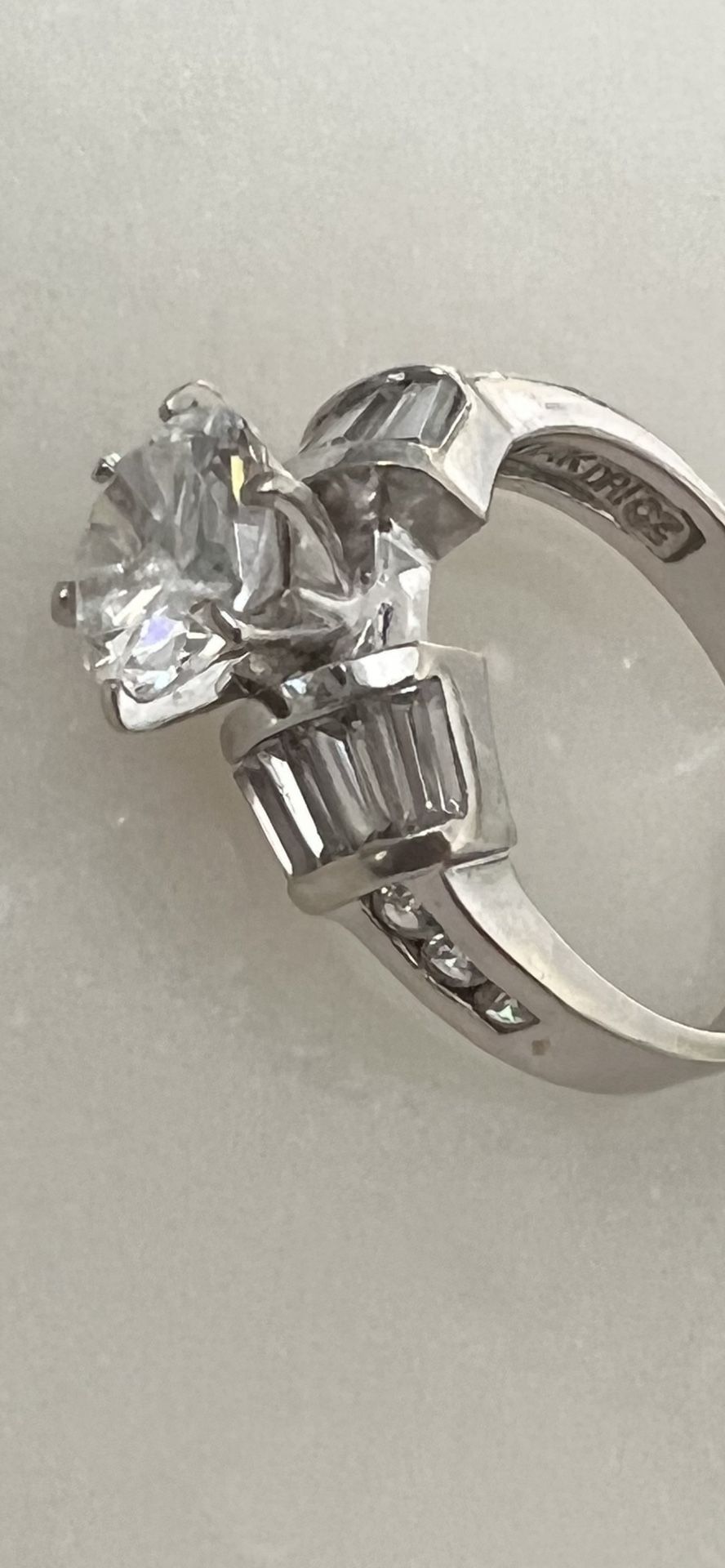 Ring ( Swarovski Crystal size 7 )