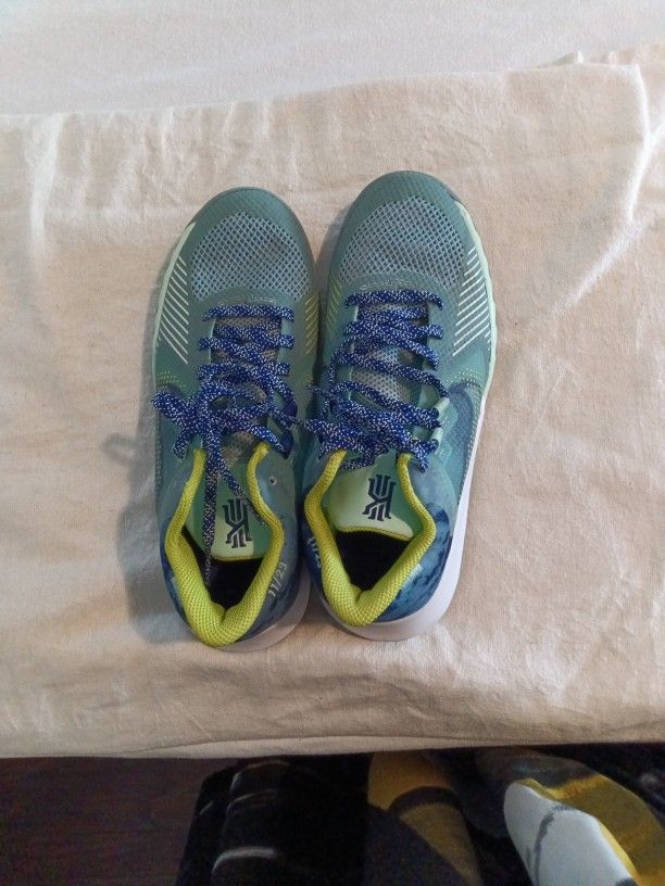 Nike Kyrie Flytrap