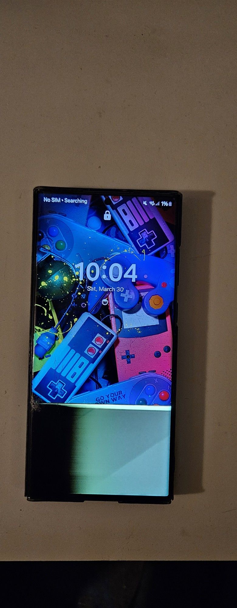Samsung Galaxy S22 Ultra. (Cracked Screen.)