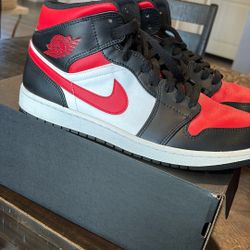 Air Jordan 1 Mid Size 11