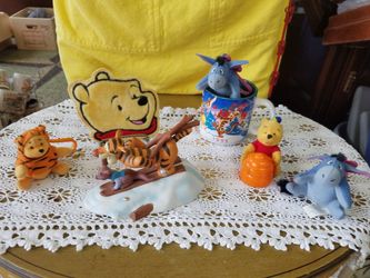 POOH COLLECTIBLES SET
