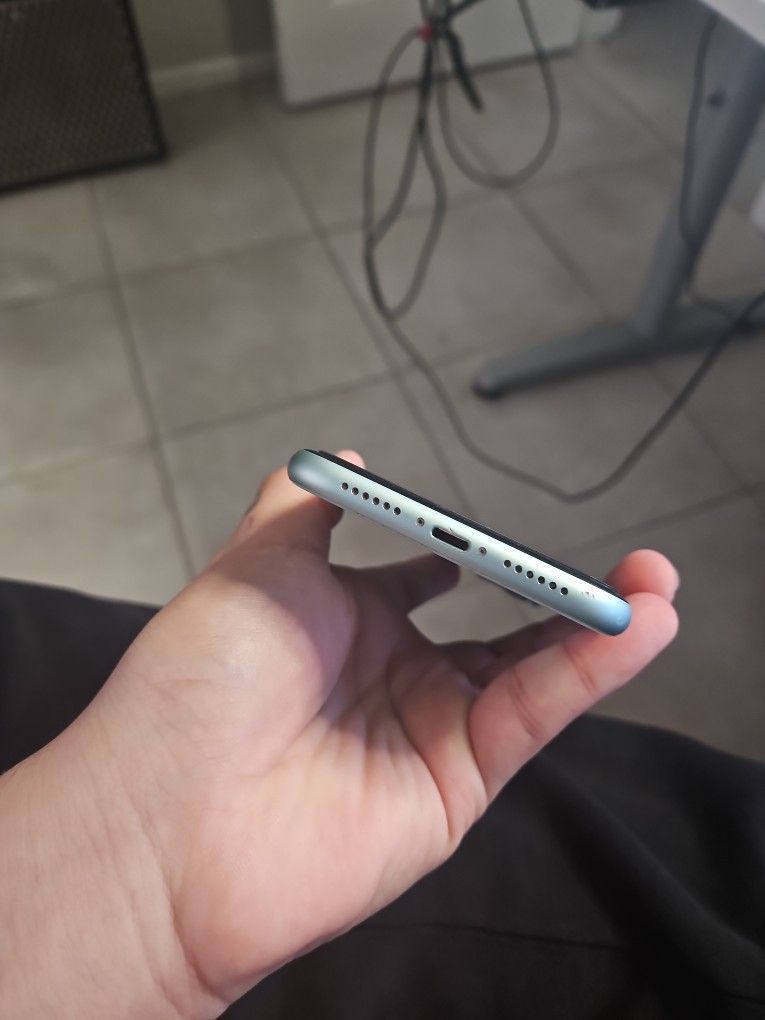 UNLOCKED Mint Green IPhone 11 64gb for Sale in Mesa, AZ OfferUp