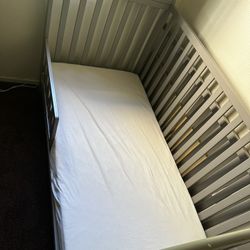 Delta Baby Crib / Toddler Bed