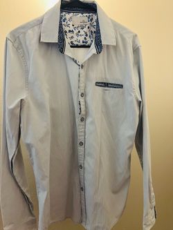 size medium color very light blue