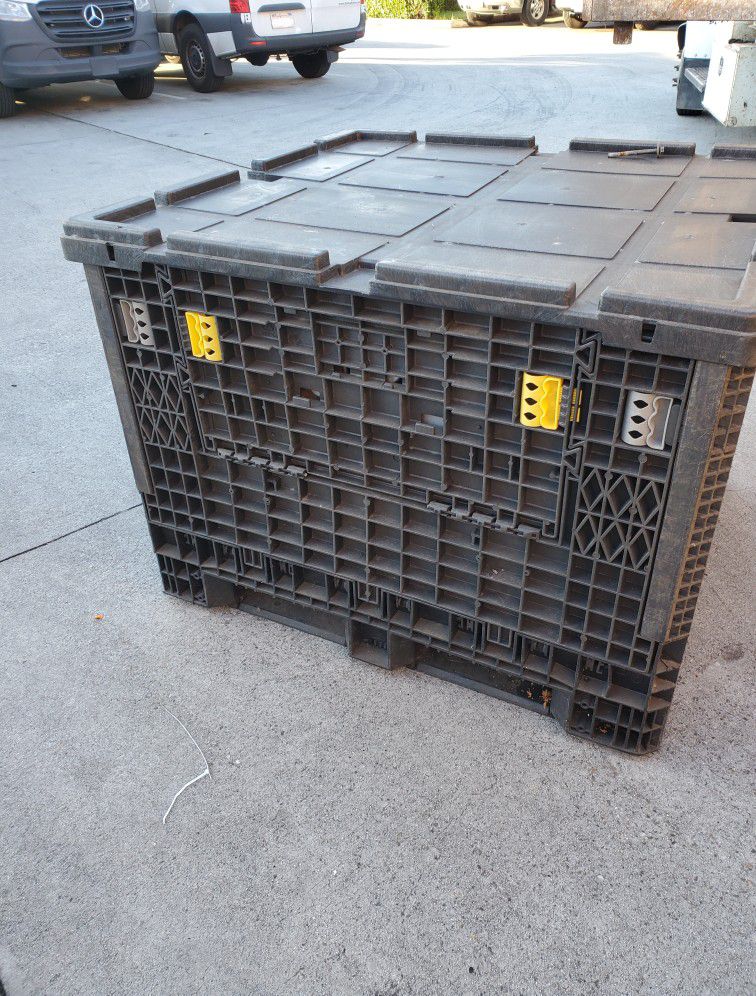 Plastic Bulk Container/Gaylord 45x48x34

