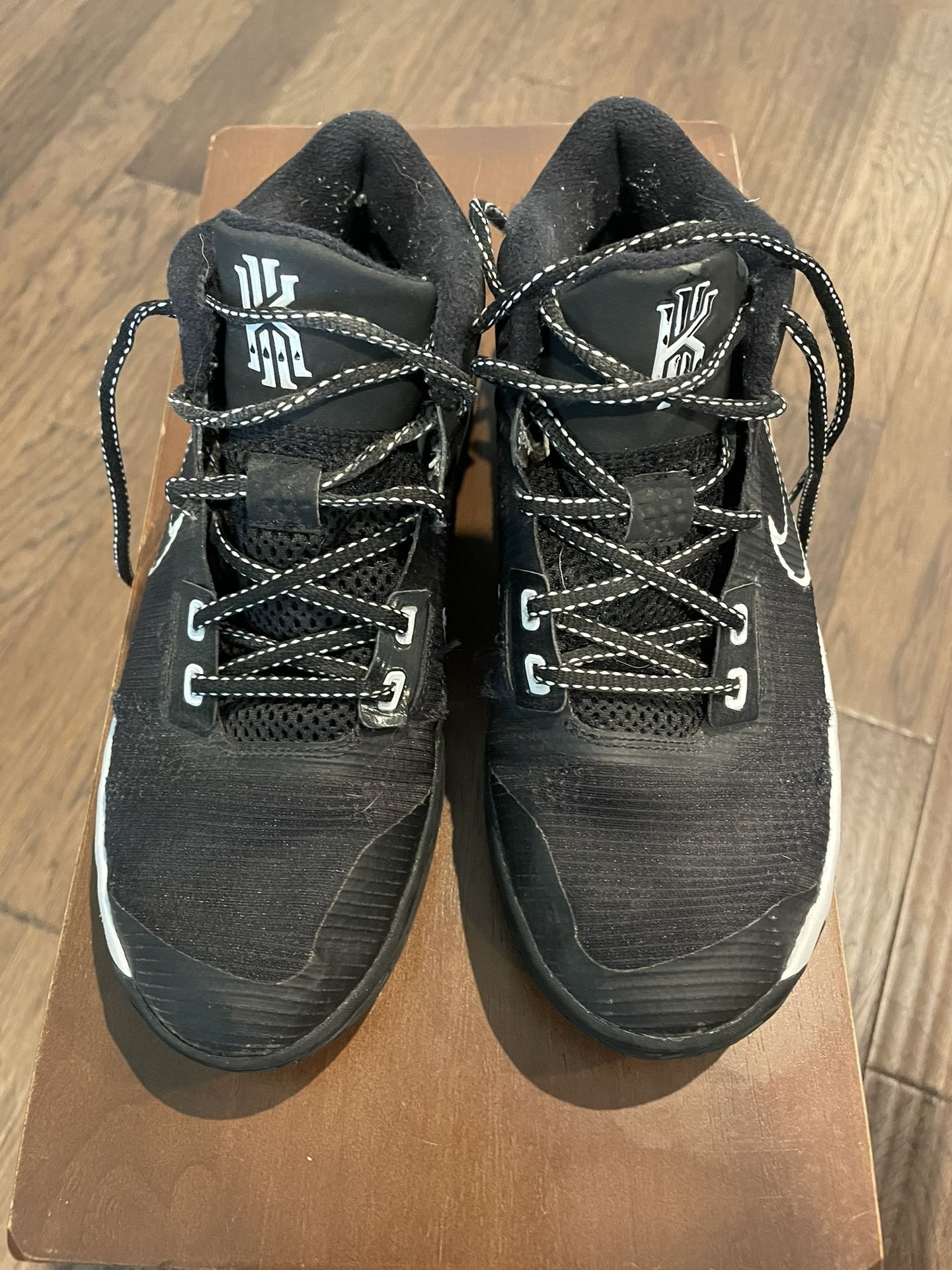 Nike Boys Kyrie Flytrap Basketball Shoes Ct5537 001 Good - Main Image