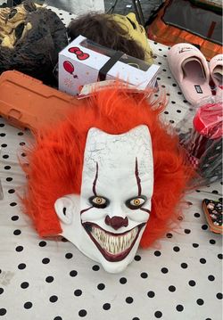 Pennywise IT trick or treat latex mask