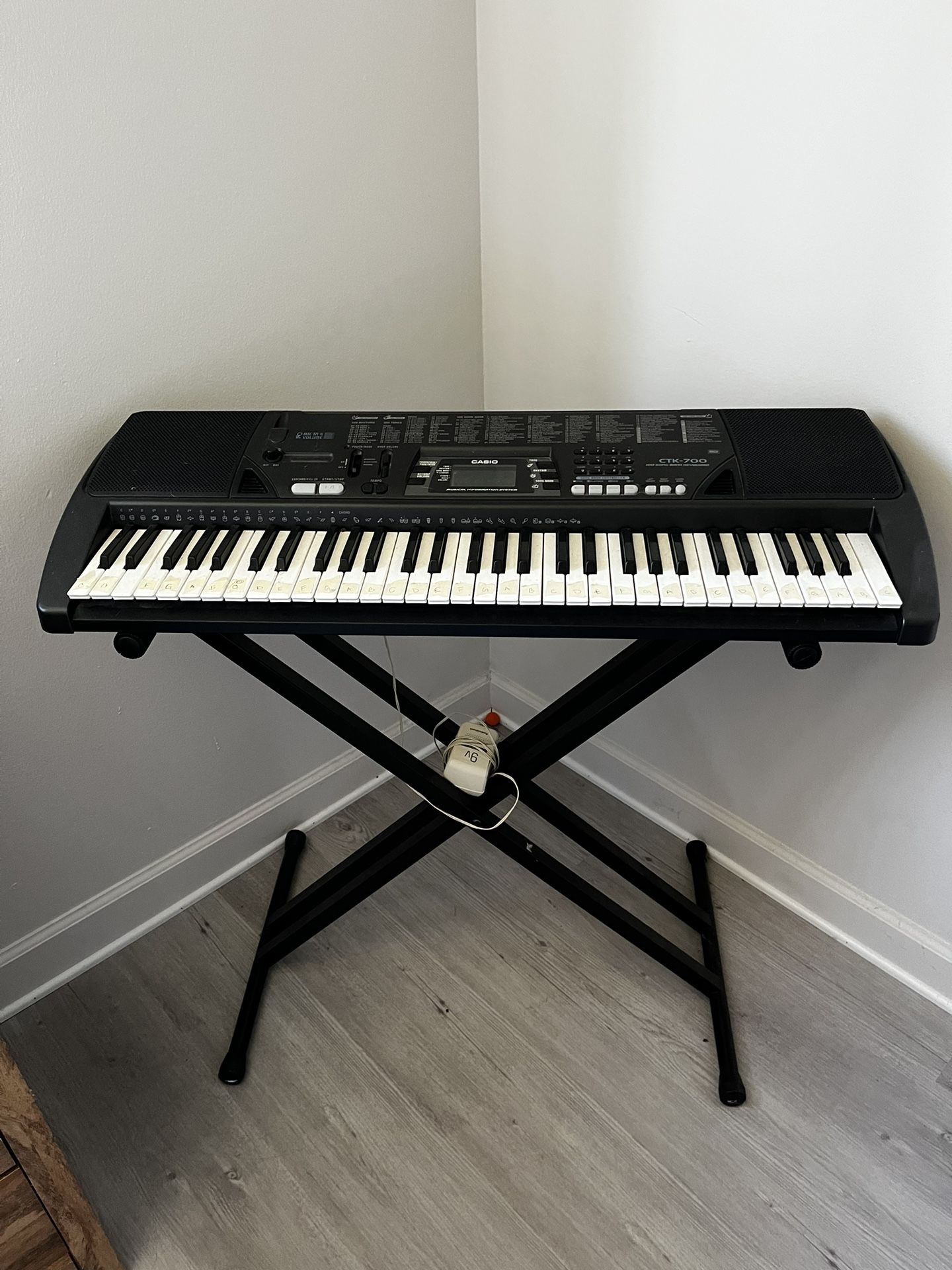 Casio KeyBoard (CTK-700 100 Song Bank Keyboard)