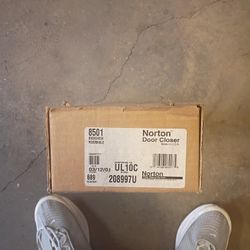 NORTON Door Closer