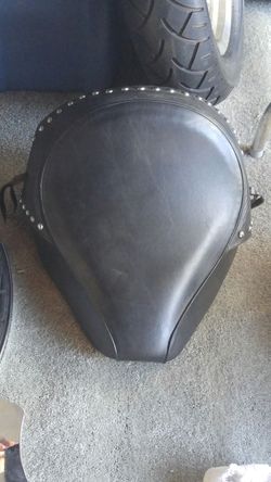 Solo seat fits a Softail
