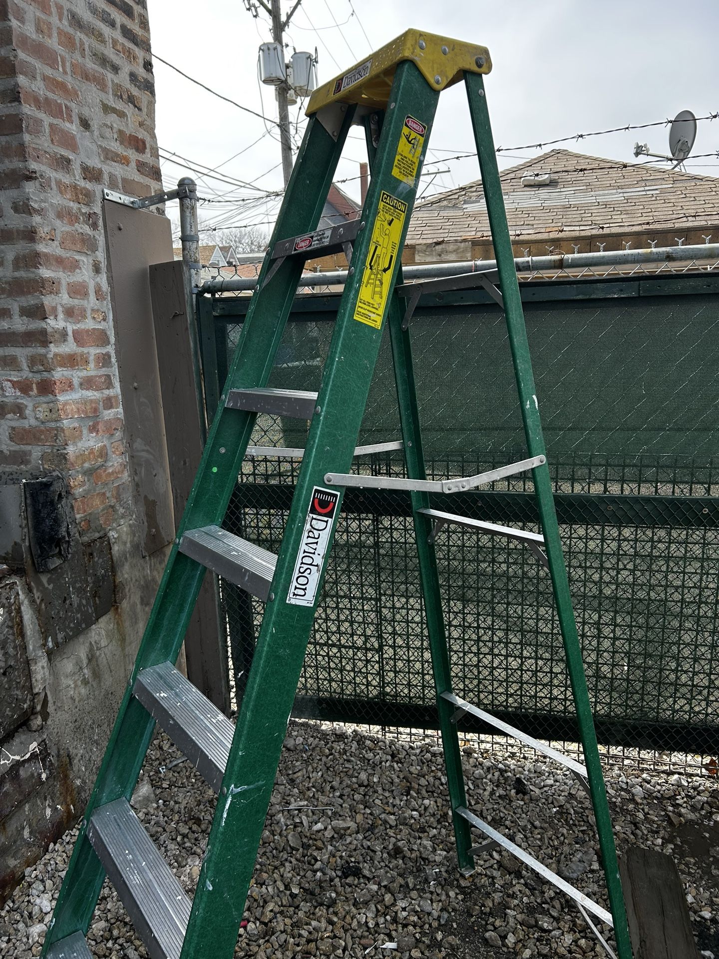 7 foot fiberglass ladder
