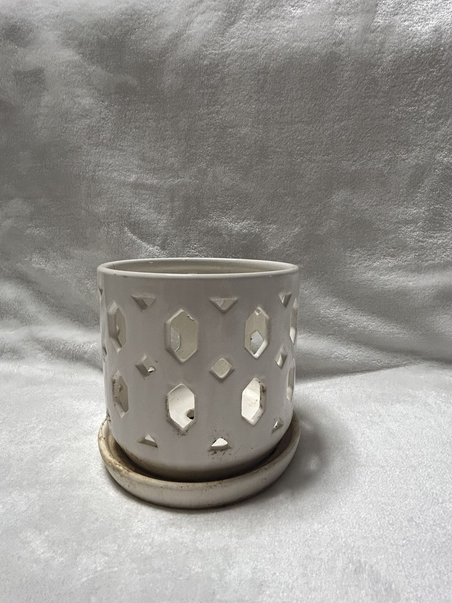 A Small 5 inch ceramic white planter pot with drainage saucer
