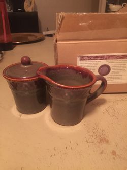 Sugar & creamer .. Southern living 10.00