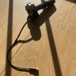 Plug and play throttle for macfox or other bike with 3 pin male connector